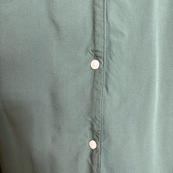 5/$25Old Navy Women’s Large Dark Green Button-Up Shirt Long Sleeve Collar Office - Picture 6 of 8
